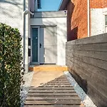 Marley\'S Beachhouse - Luxury Apartment With Garden